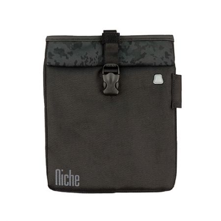 Tukkumyyntiin tarkoitettu laukku. - 7,9 tuuman iPad-suojuslaukku pikalukitusremmillä, magneettisella laukunpidikkeellä.